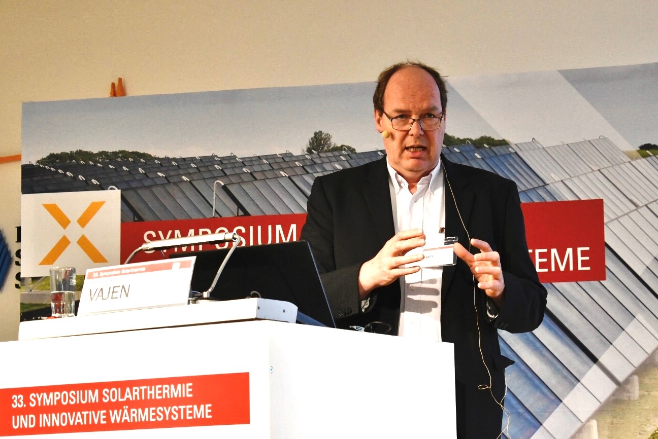 Professor Klaus Vajen über das Betriebskonzept der Anlage in Bracht: Solarthermie Wärmepumpe wirtschaftlich